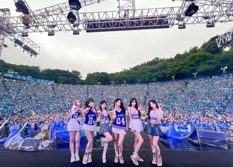 Các nhóm nhạc Kpop không chỉ ảnh hưởng đến âm nhạc mà còn lan tỏa mạnh mẽ trong thời trang, làm đẹp, du lịch và truyền thông. 