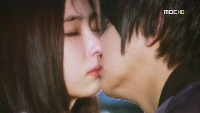 Tuyến thanh xuân của Shin Se Kyung và Yoon Shi Yoon để lại nhiều dư âm buồn đẹp trong lòng khán giả.