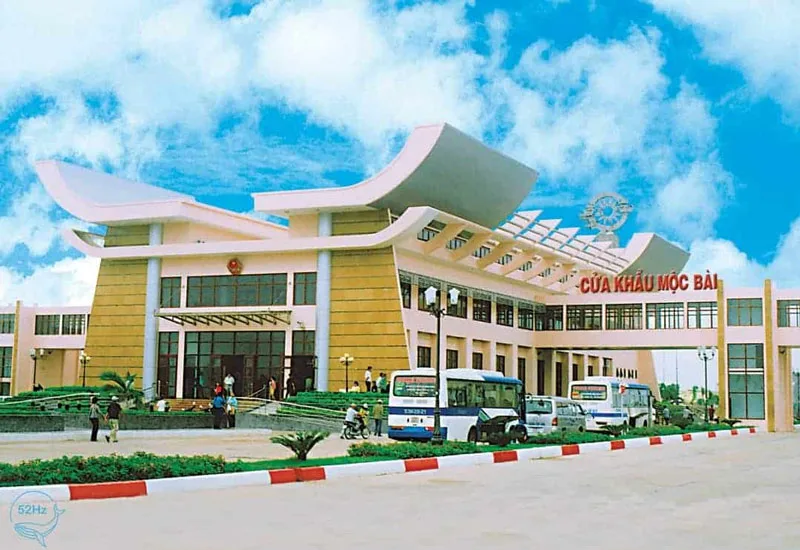 Mộc Bài, Tịnh Biên, Hà Tiên và Hoa Lư là những cửa khẩu quan trọng thúc đẩy giao thương Việt Nam - Campuchia.