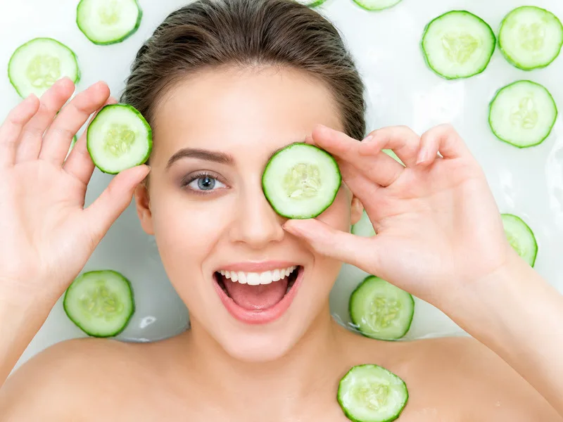 Người có làn da nhạy cảm nên thử dưa leo trên một vùng da nhỏ trước khi sử dụng cho toàn mặt.