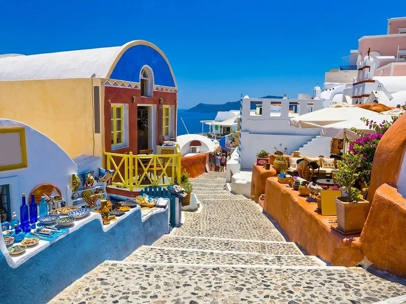 Những ngôi nhà trắng mái xanh tạo nên vẻ đẹp Santorini Hy Lạp Những ngôi nhà trắng mái xanh tạo nên vẻ đẹp Santorini Hy Lạp