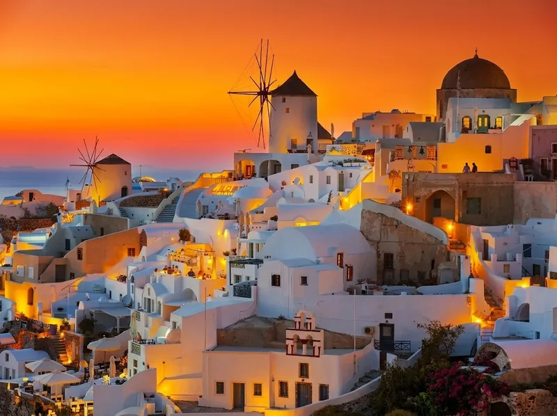 Santorini Hy Lạp thuộc quần đảo Cyclades, cách thủ đô Athens khoảng 230 km